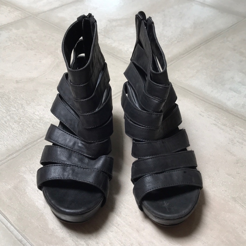 Coconuts - Size 7 wedges.  Good condition.